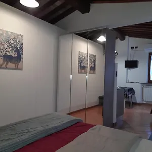 La Casa In Giardino Pensión Volterra